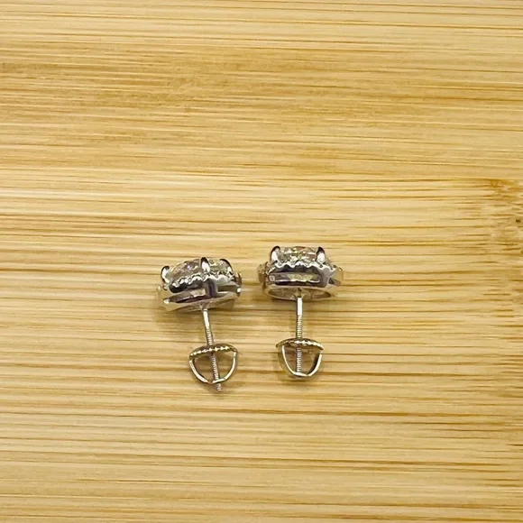 Elegant 925 Sterling Silver 4.00CT MOISSANITE screw back Stud Earrings - Picture 9 of 14